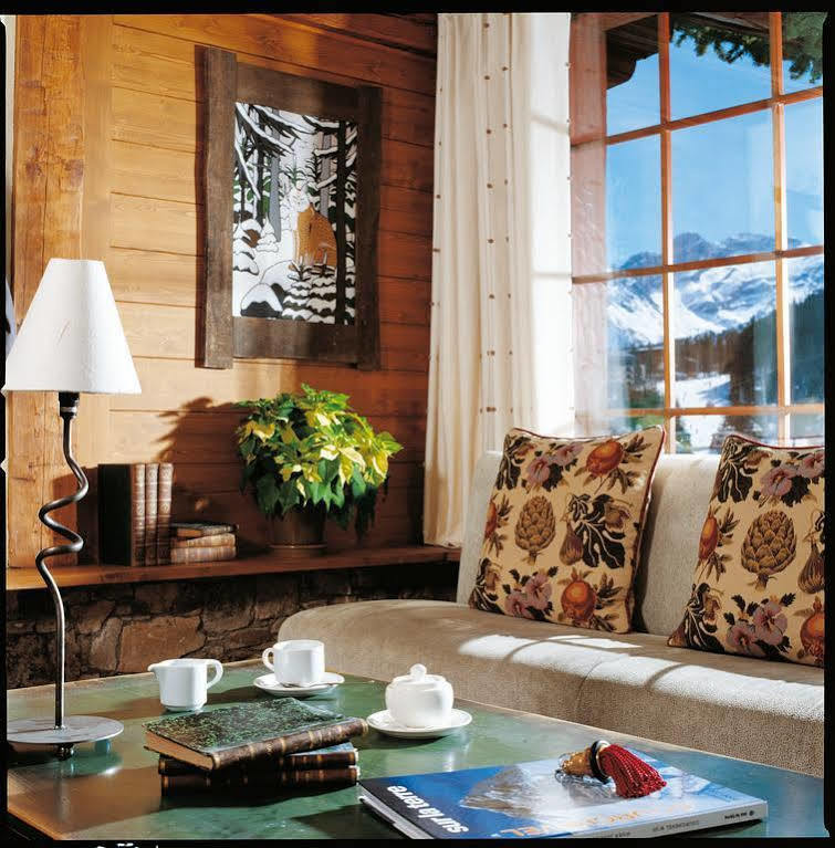 Grand Hotel Au Rond Point Des Pistes คูร์เชอแวล ภายนอก รูปภาพ