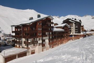 Grand Hotel Au Rond Point Des Pistes คูร์เชอแวล ภายนอก รูปภาพ